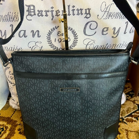 💜Louie Quatorze Messenger Crossbody Bag